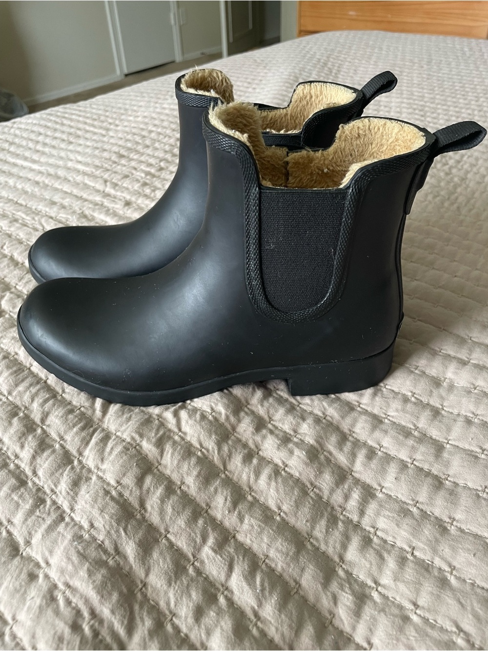 Chooka Black Faux-Fur Lined Chelsea Rain Boots - women’s size 7